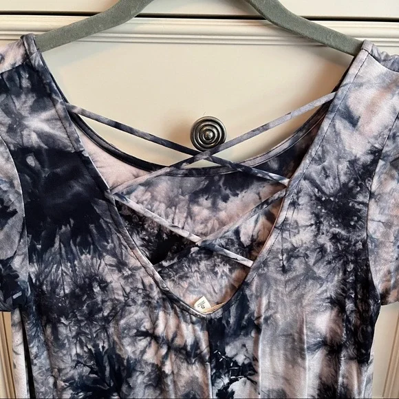 New without tags tie dye flowy dress - Picture 3 of 6